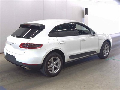 2017 Porsche Macan - Thumbnail