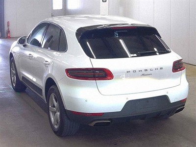 2017 Porsche Macan - Thumbnail