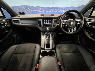 2017 Porsche Macan - Thumbnail