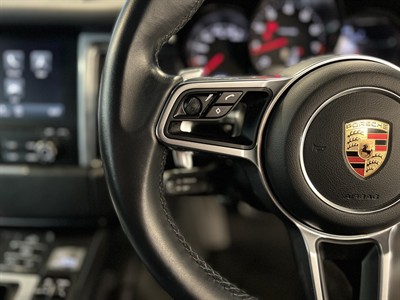 2017 Porsche Macan - Thumbnail