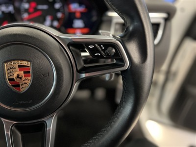 2017 Porsche Macan - Thumbnail