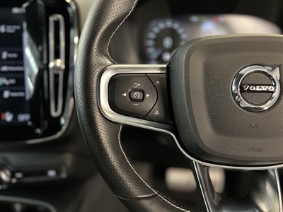 2021 Volvo XC40 - Thumbnail