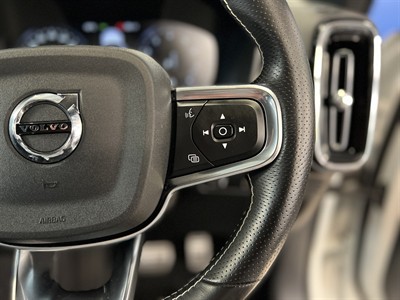 2021 Volvo XC40 - Thumbnail