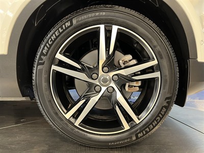 2021 Volvo XC40 - Thumbnail