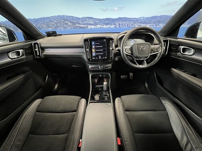 2021 Volvo XC40 - Thumbnail