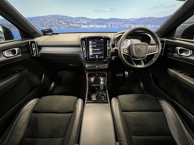 2019 Volvo XC40 - Thumbnail