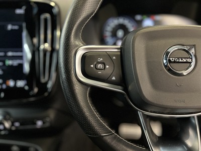 2020 Volvo XC40 - Thumbnail