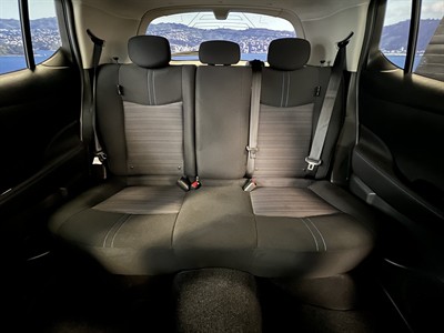 2022 Nissan Leaf - Thumbnail
