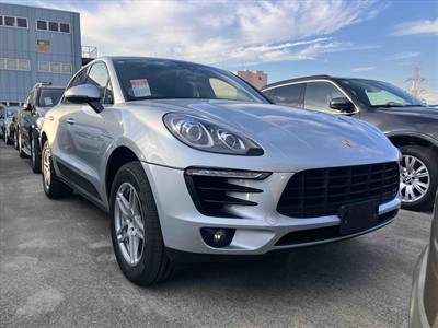 2017 Porsche Macan - Thumbnail