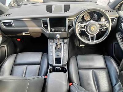 2017 Porsche Macan - Thumbnail