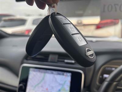 2022 Nissan Leaf - Thumbnail