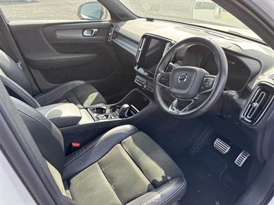 2020 Volvo XC40 - Thumbnail