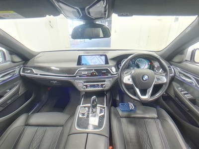 2016 BMW 750i - Thumbnail