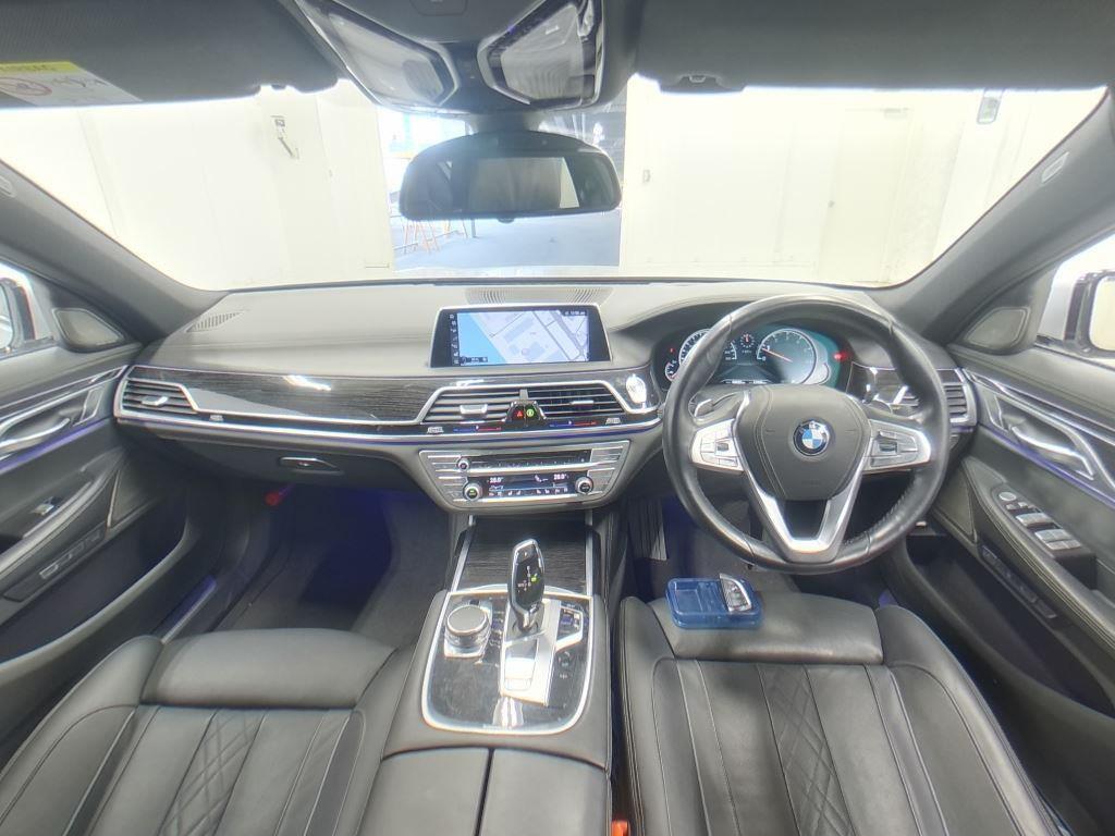 2016 BMW 750i