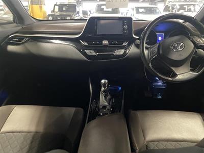 2017 Toyota C-HR - Thumbnail