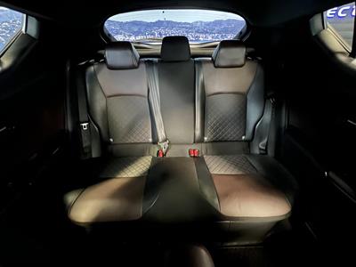 2017 Toyota C-HR - Thumbnail