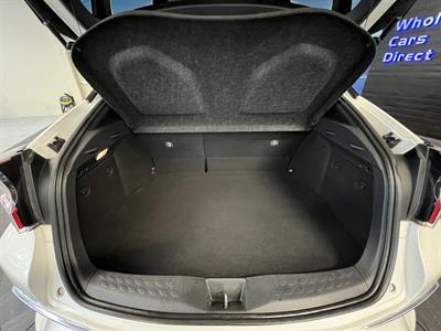 2017 Toyota C-HR - Thumbnail