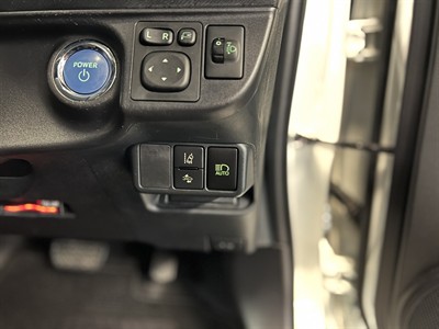 2017 Toyota Aqua - Thumbnail