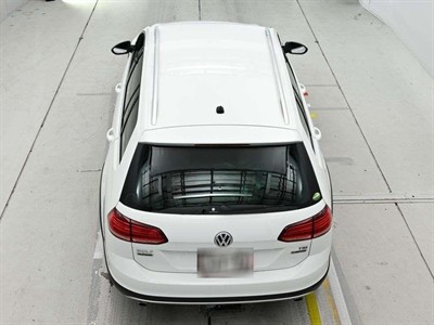 2017 Volkswagen Golf - Thumbnail