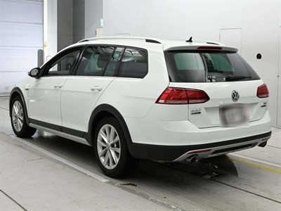 2017 Volkswagen Golf - Thumbnail