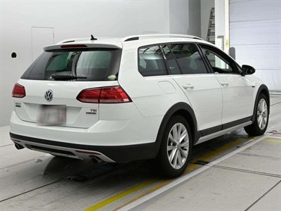 2017 Volkswagen Golf - Thumbnail