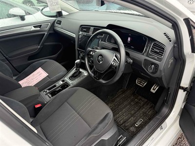 2017 Volkswagen Golf - Thumbnail