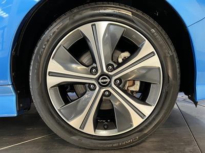2022 Nissan Leaf - Thumbnail