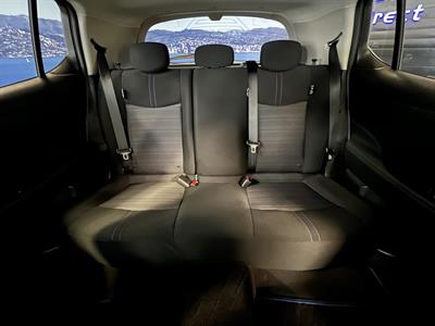2022 Nissan Leaf - Thumbnail