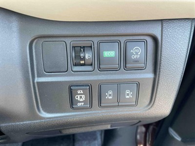 2017 Nissan Serena - Thumbnail