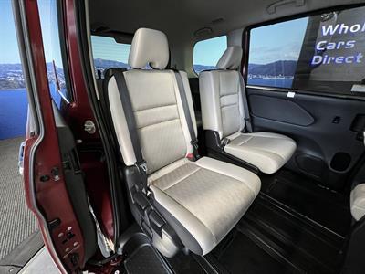 2017 Nissan Serena - Thumbnail