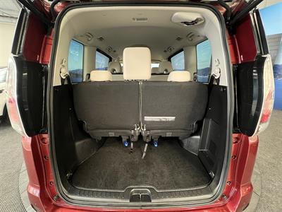 2017 Nissan Serena - Thumbnail