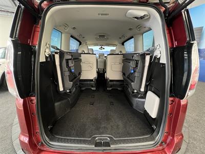 2017 Nissan Serena - Thumbnail