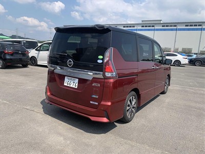 2017 Nissan Serena - Thumbnail