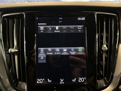 2022 Volvo V60 - Thumbnail