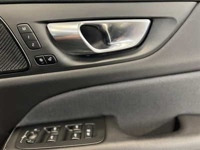 2022 Volvo V60 - Thumbnail