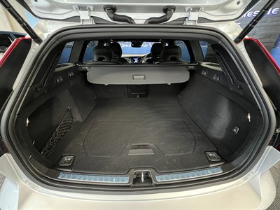 2022 Volvo V60 - Thumbnail
