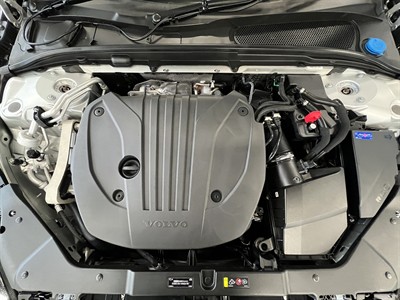 2022 Volvo V60 - Thumbnail