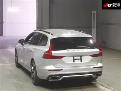 2022 Volvo V60 - Thumbnail