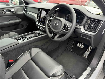 2022 Volvo V60 - Thumbnail