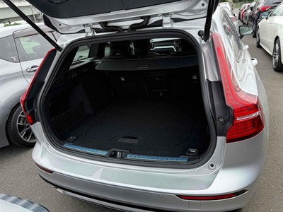 2022 Volvo V60 - Thumbnail