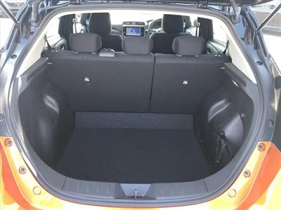 2021 Nissan Leaf - Thumbnail