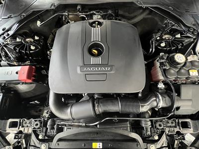 2016 Jaguar XE - Thumbnail