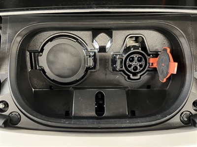 2023 Nissan Leaf - Thumbnail