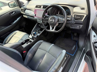 2023 Nissan Leaf - Thumbnail