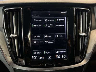 2021 Volvo V60 - Thumbnail