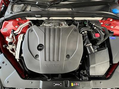 2021 Volvo V60 - Thumbnail