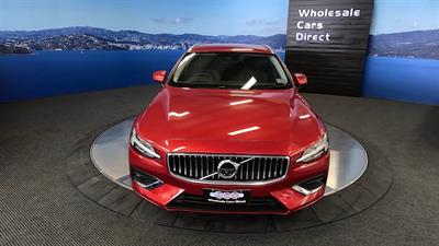 2021 Volvo V60 - Thumbnail