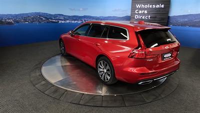 2021 Volvo V60 - Thumbnail