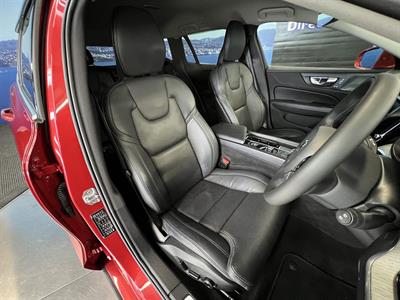 2021 Volvo V60 - Thumbnail