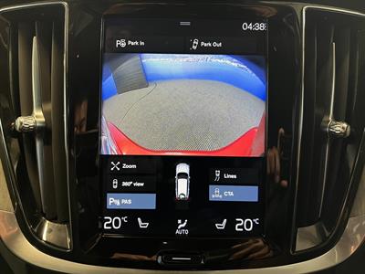 2021 Volvo V60 - Thumbnail